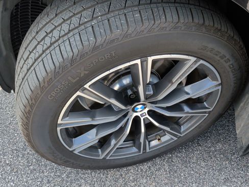 Used 2019 BMW X5 xDrive40i w/ M Sport Package AWD/4WD image 13