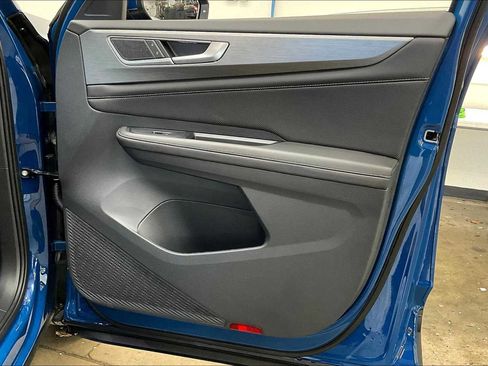 New 2025 Volkswagen Atlas Cross Sport SE image 28