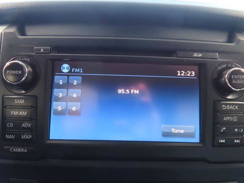 Used 2017 Nissan Titan SV image 24