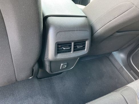Used 2023 Chevrolet Equinox LT FWD image 22