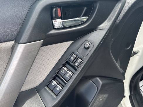 Used 2017 Subaru Forester 2.5i Limited AWD/4WD image 12