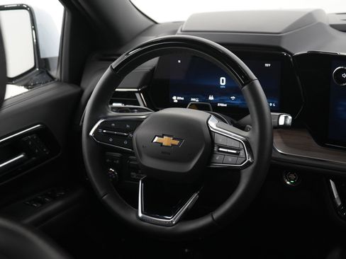 Used 2026 Chevrolet Suburban High Country AWD/4WD image 16
