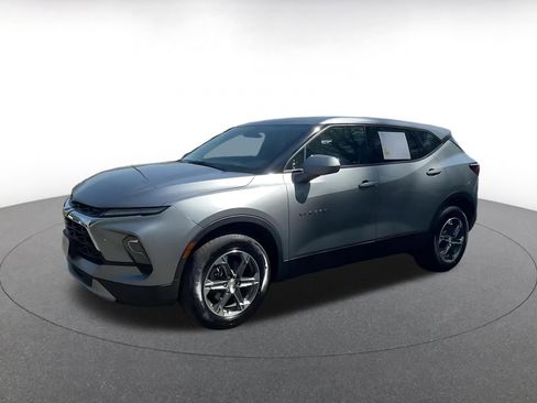 Used 2025 Chevrolet Blazer LT FWD image 8