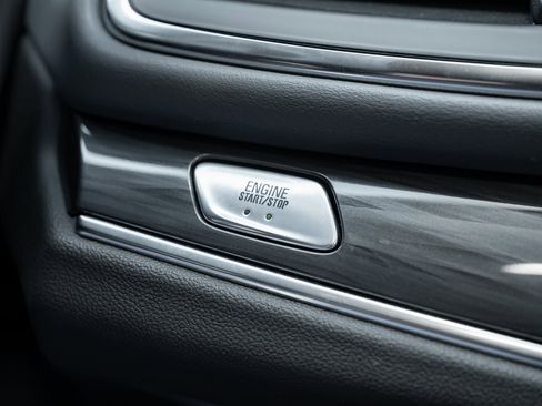 Used 2023 Buick Enclave Essence w/ LPO, Touring Package image 28