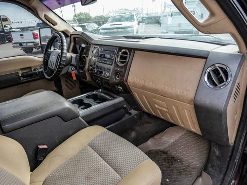 Used 2011 Ford F250 Lariat w/ Lariat Interior Pkg AWD/4WD image 16