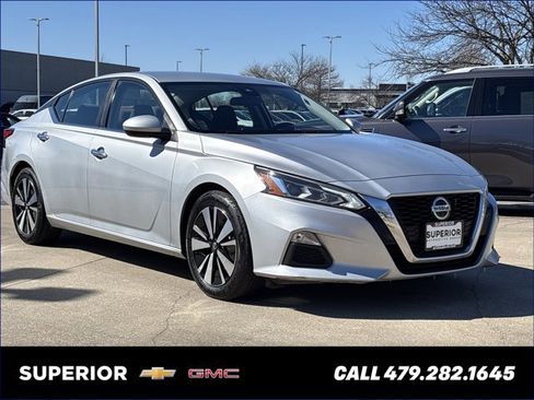 Used 2022 Nissan Altima 2.5 SV image 1