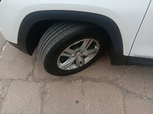 Used 2024 GMC Terrain SLE w/ Driver Convenience Package image 38