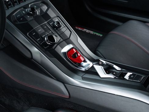 Used 2016 Lamborghini Huracan LP 580-2 RWD image 38