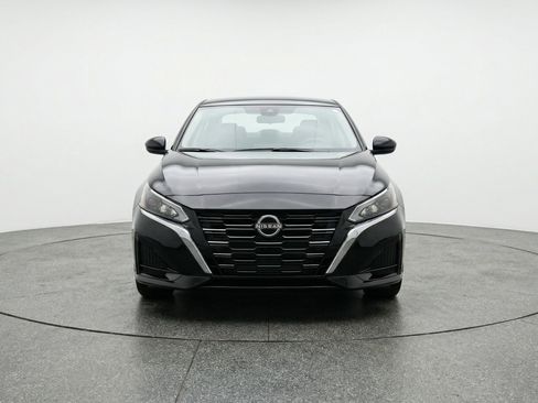 Used 2025 Nissan Altima 2.5 SV image 2