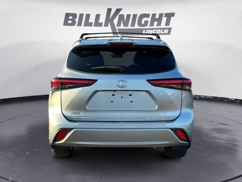 Used 2022 Toyota Highlander Platinum AWD/4WD image 4