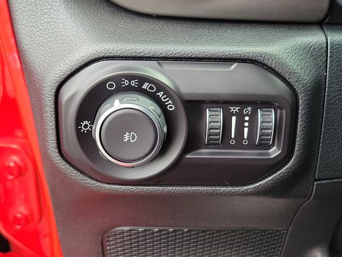 Used 2018 Jeep Wrangler Unlimited Sport S AWD/4WD image 22