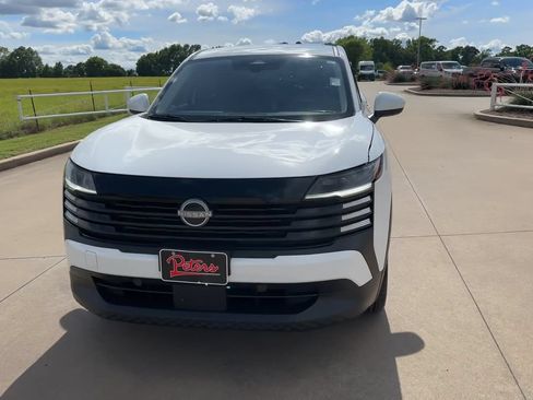 Used 2025 Nissan Kicks SV AWD/4WD image 4