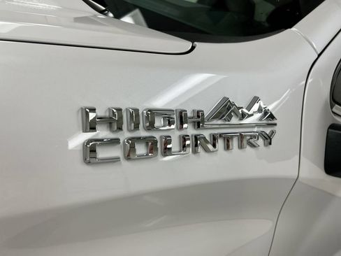 Used 2024 Chevrolet Silverado 1500 High Country w/ High Country Premium Package AWD/4WD image 27