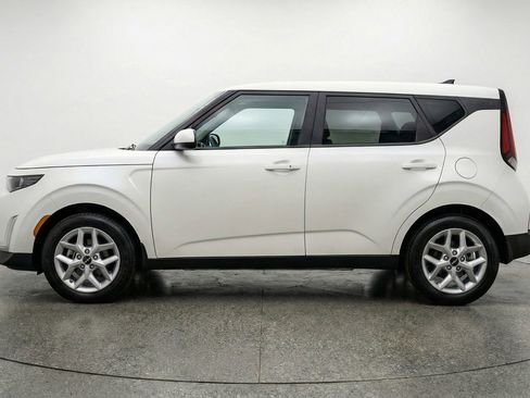 Used 2025 Kia Soul LX w/ LX Technology Package image 5
