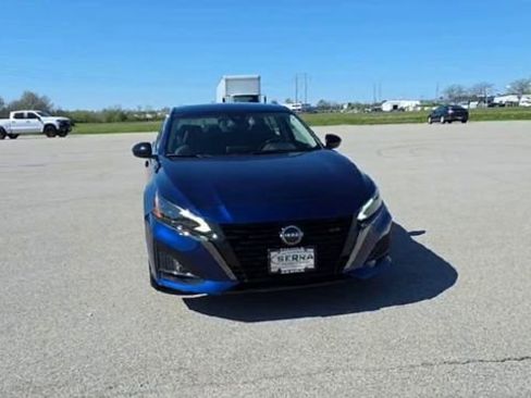 Used 2023 Nissan Altima 2.5 SR image 2