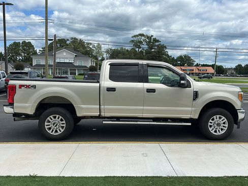 Used 2017 Ford F250 XLT w/ XLT Value Package AWD/4WD image 4