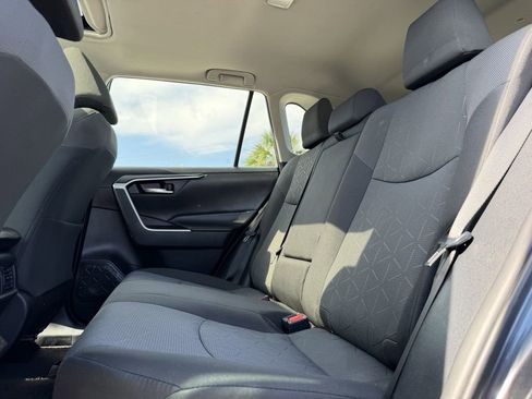 Used 2021 Toyota RAV4 XLE w/ Convenience Package FWD image 23