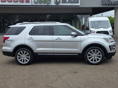 Used 2017 Ford Explorer Limited AWD/4WD image 36