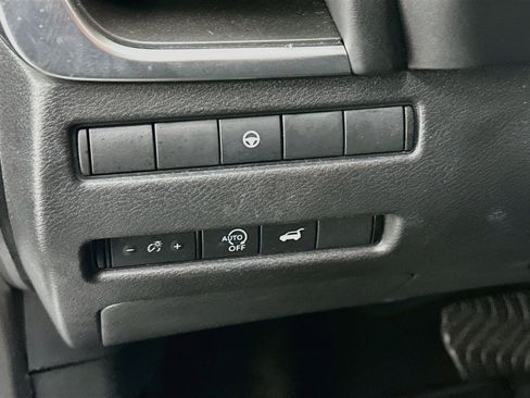 Used 2025 Nissan Rogue SV AWD/4WD image 17