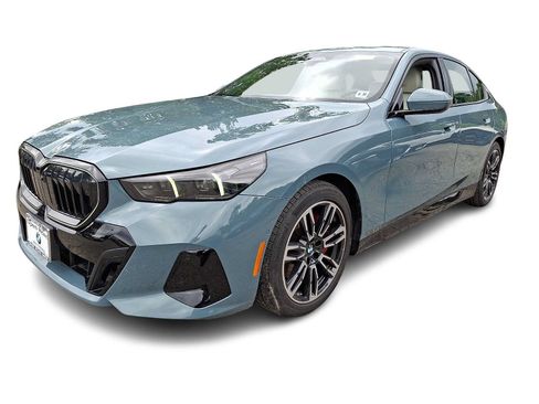 Used 2026 BMW 530i xDrive w/ M Sport Package AWD/4WD image 3