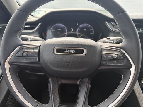 Used 2023 Jeep Grand Cherokee Laredo w/ Luxury Tech Group I AWD/4WD image 14