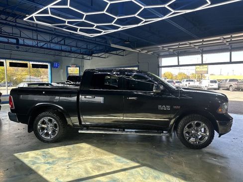 Used 2017 RAM 1500 Laramie image 9