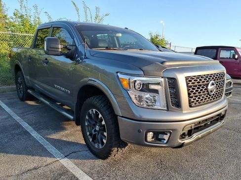 Used 2019 Nissan Titan PRO-4X w/ Pro-4x Convenience Package AWD/4WD image 8