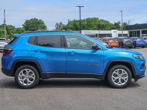 Used 2024 Jeep Compass Latitude AWD/4WD image 9