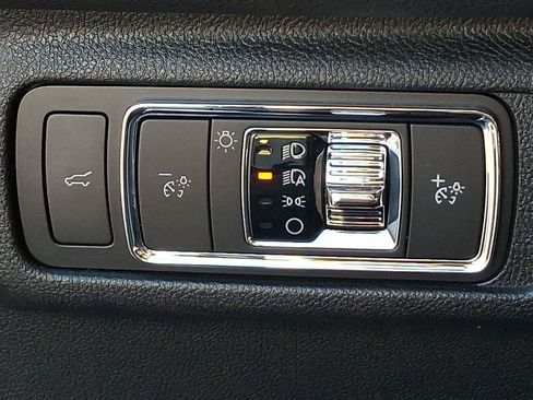 Used 2021 Lincoln Corsair FWD w/ Premium Package image 26
