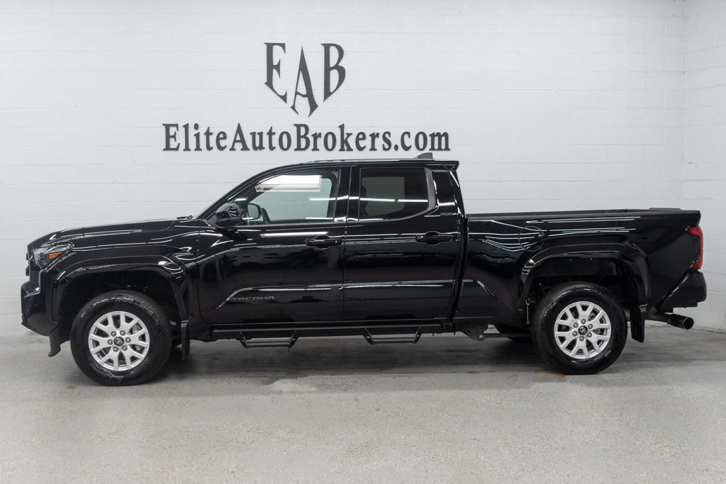 Used 2025 Toyota Tacoma SR5 AWD/4WD image 2