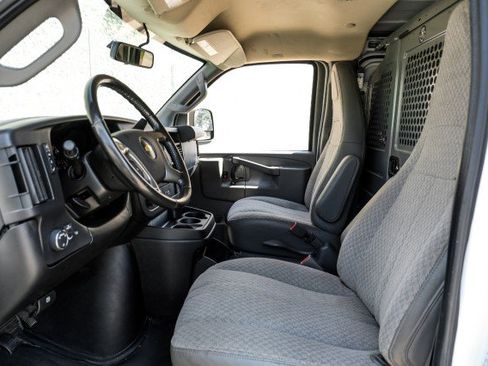 Used 2019 Chevrolet Express 3500 Extended w/ Driver Convenience Package RWD image 3