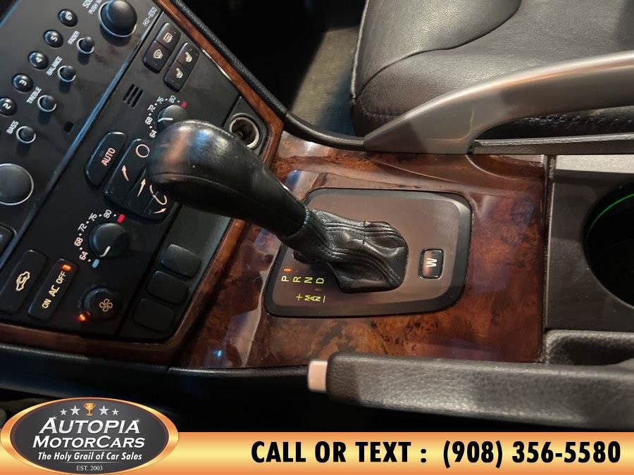 Used 2005 Volvo XC70 AWD/4WD image 26