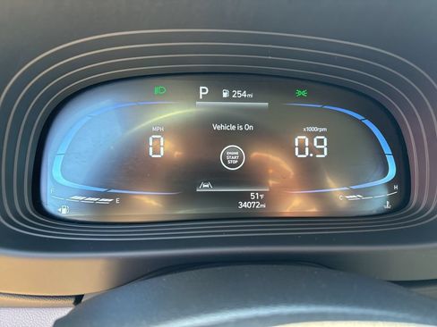Used 2025 Hyundai Venue SEL FWD image 7