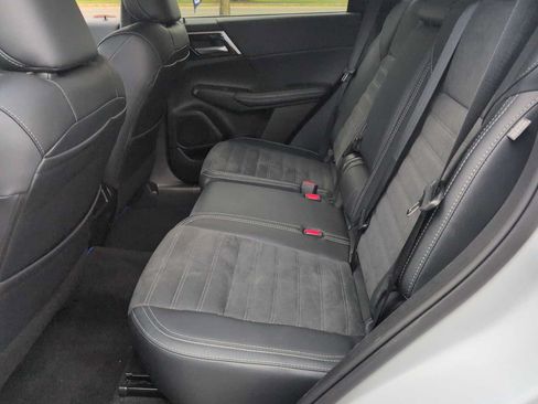 Used 2024 Mitsubishi Outlander SE AWD/4WD image 19