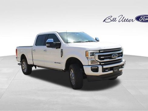 Used 2022 Ford F250 Platinum w/ FX4 Off-Road Package AWD/4WD image 3