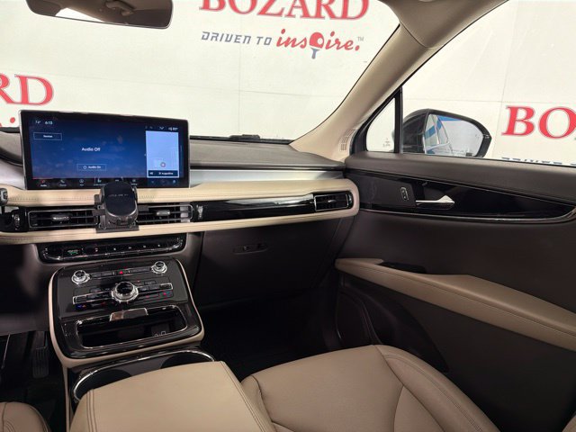 Certified 2022 Lincoln Nautilus FWD w/ Premium Package image 27