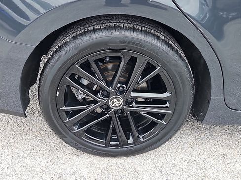 Used 2025 Toyota Camry SE w/ Convenience Package image 9