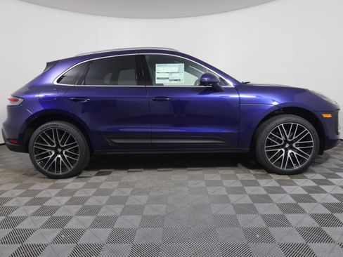 Certified 2025 Porsche Macan image 8