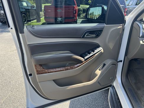 Used 2018 Chevrolet Suburban Premier AWD/4WD image 14