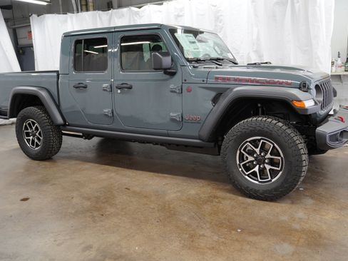 Used 2026 Jeep Gladiator Rubicon w/ Safety Group AWD/4WD image 1