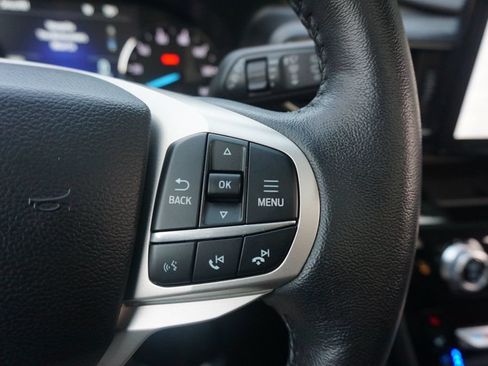 Used 2022 Ford Explorer Limited w/ Equipment Group 301A RWD image 9