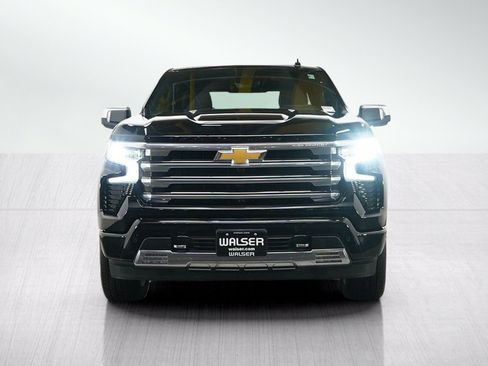 Used 2024 Chevrolet Silverado 1500 High Country w/ High Country Premium Package AWD/4WD image 9