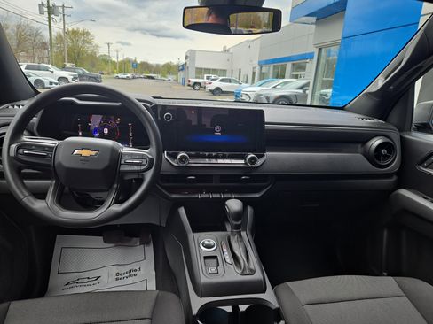 Used 2023 Chevrolet Colorado W/T AWD/4WD image 3