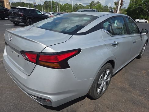 Used 2024 Nissan Altima 2.5 S image 6