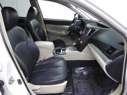 Used 2010 Subaru Outback 3.6R Premium image 23