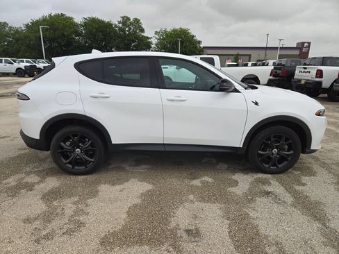 Used 2023 Dodge Hornet GT w/ GT Blacktop Package AWD/4WD image 2