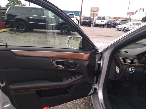 Used 2011 Mercedes-Benz E 350 4MATIC Sedan image 11