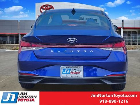 Used 2022 Hyundai Elantra SEL w/ Convenience Package FWD image 7