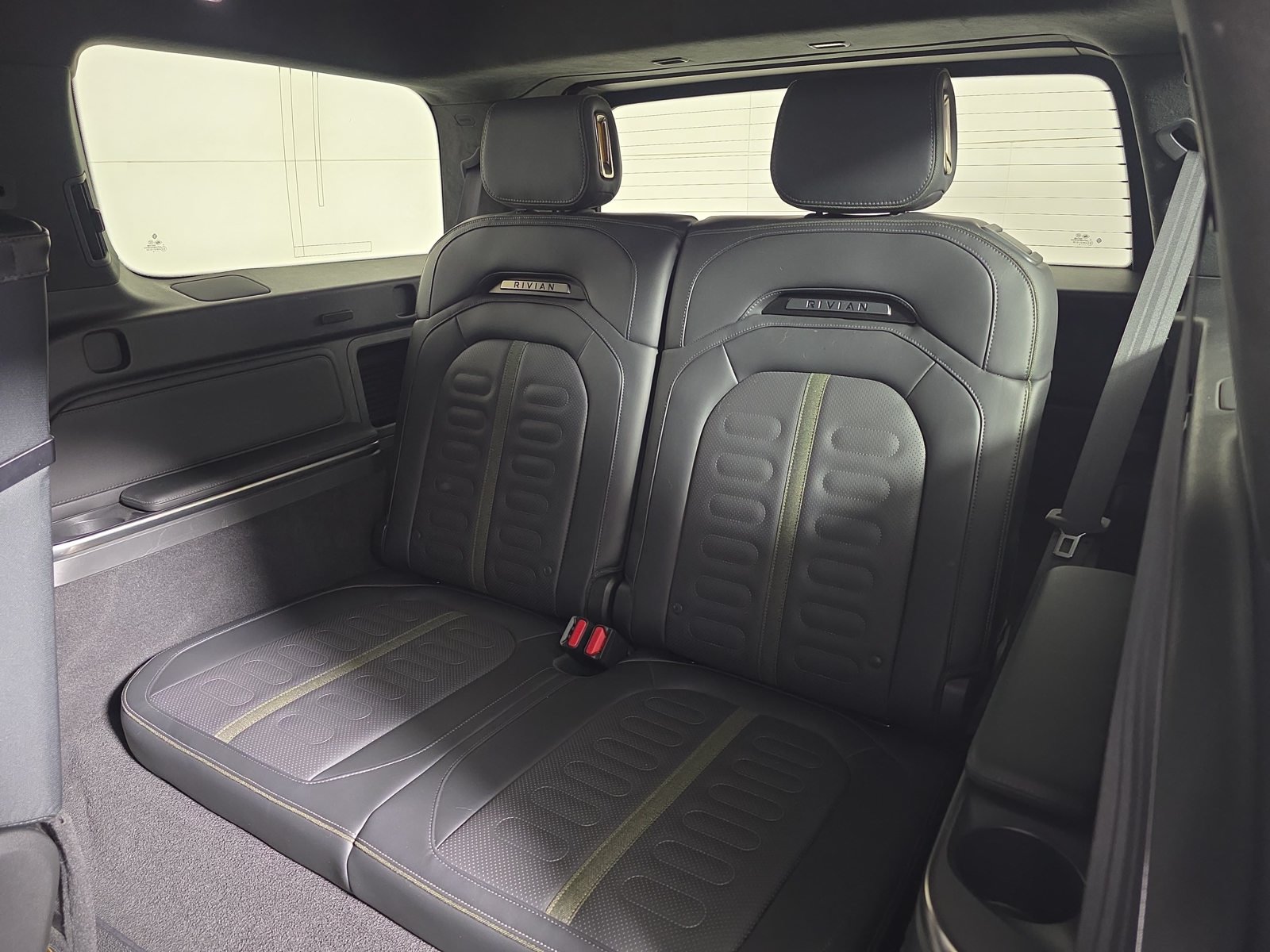 Used 2025 Rivian R1S Adventure Dual AWD/4WD image 22