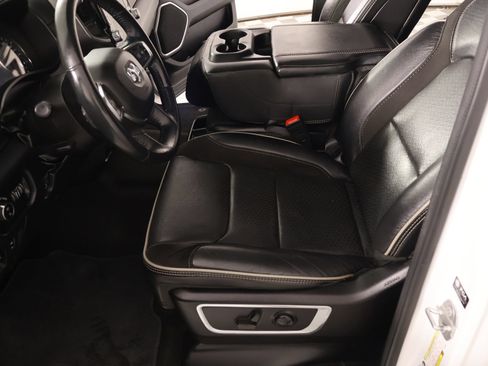 Used 2023 RAM 1500 Laramie AWD/4WD image 12